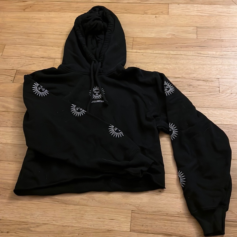Black cropped hollister sweatshirt